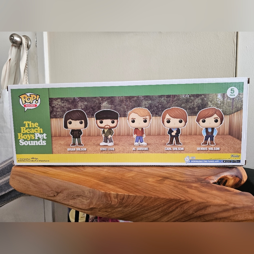Funko Pop! Rocks The Beach Boys 5-Pack Vinyl Figure Set - White & Green Box - Picture 3 of 3